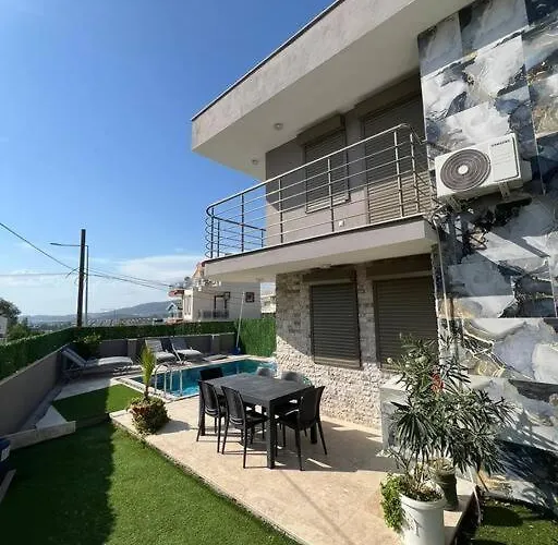 Oezel Havuzlu Villa Ruezgar