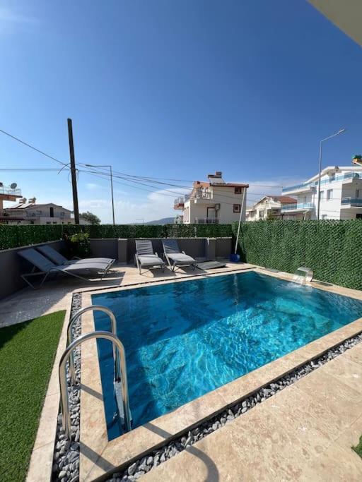 Oezel Havuzlu Ruezgar Villa